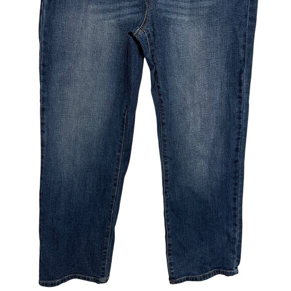 Fashion Nova Classic Blue Cropped Jeans. - Picture 4 of 8